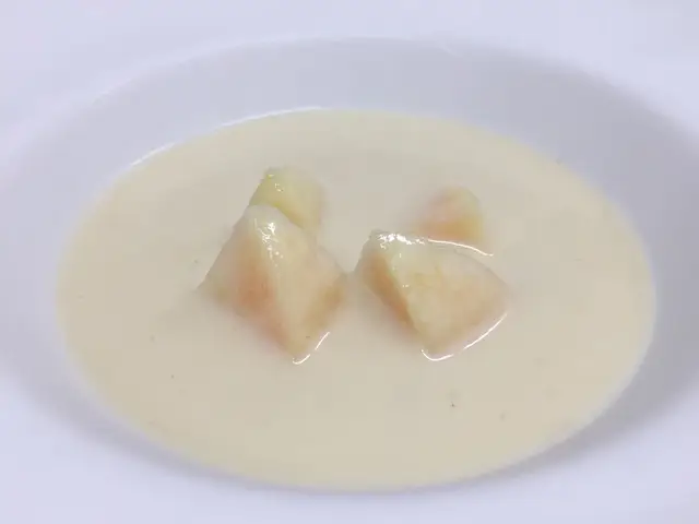 お待ちかね! シェフの定番スペシャリテ ｢桃｣の冷製スープ