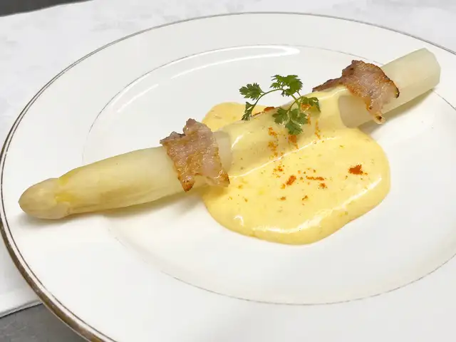 ホワイトアスパラガス オランデーズソース +1800