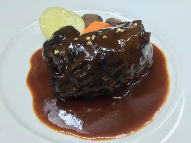 オーシャンビーフ赤ワイン煮込み +1100