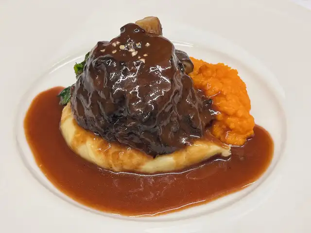 オーシャンビーフ 赤ワイン煮込み +1100