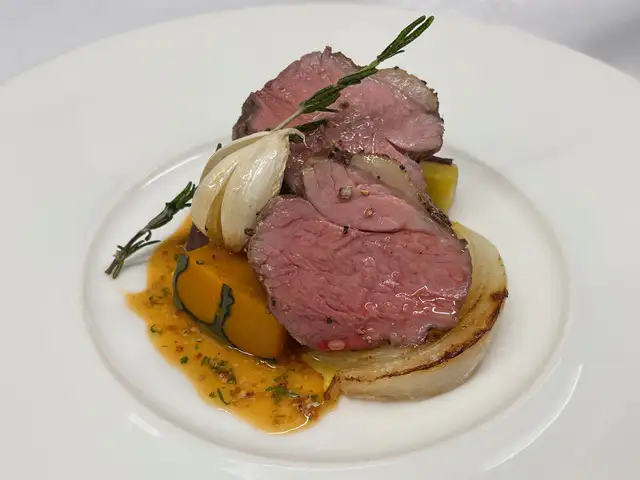 柔らかな仔羊のロースト マスタードソース