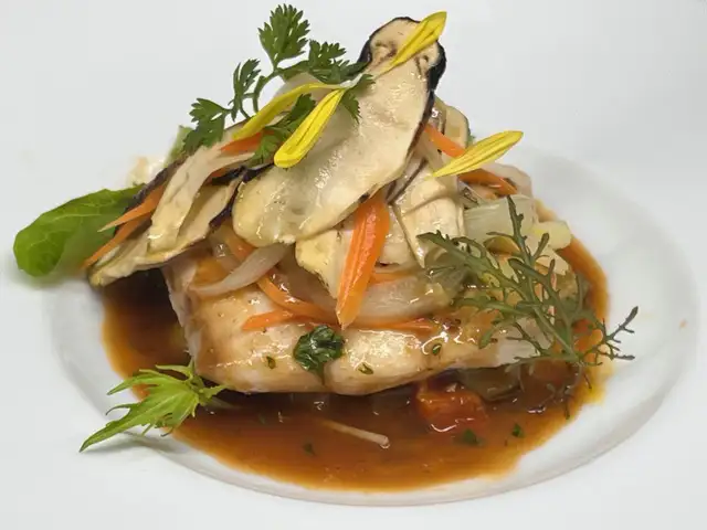 (お魚料理)青森県産 ヒラメのポワレ 松茸、香味野菜と共に