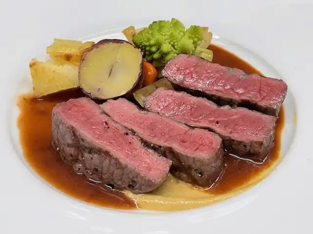 オーシャンビーフのグリル 赤ワインソース