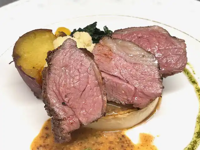 柔らかな仔羊のロースト マスタードソース