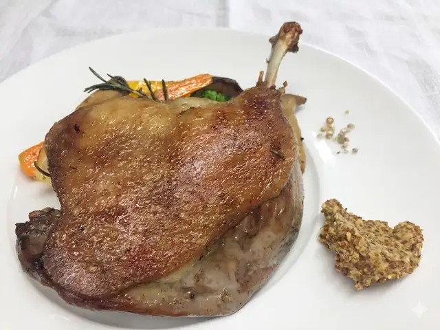 鴨モモ肉のコンフィ マスタードソース +550